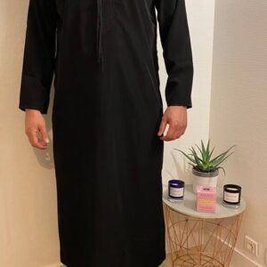 Qamis Emirati Noir - هواهينغ très populaire au moyen Orient, il est très apprécié notamment aux émirats arabe uni d 'ou son nom