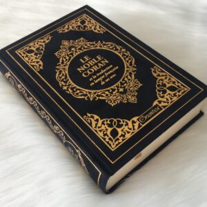 Noble Coran Luxe Bilingue Noir Doré (arabe/français) avec couverture cartonnée de type daim, doux au toucher. Idéal pour offrir.