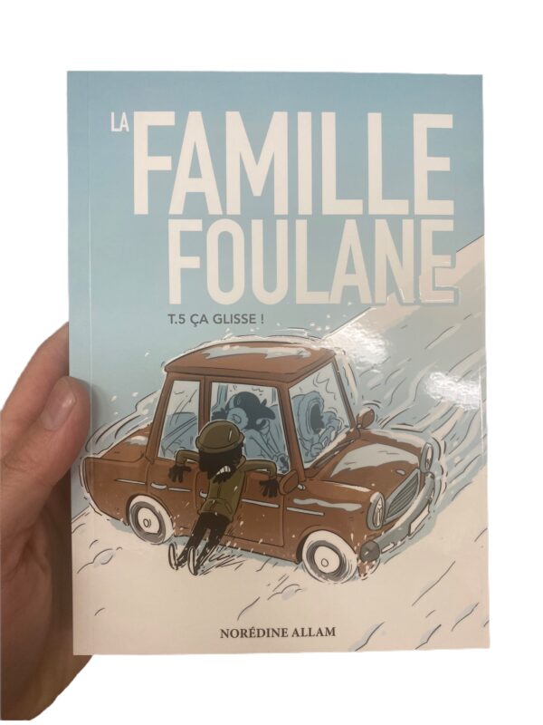 La Famille Foulane Tome 5 : Ça Glisse Abi, Oummi, Binti et bien sûr Walad, forment à eux quatre la famille Foulane.