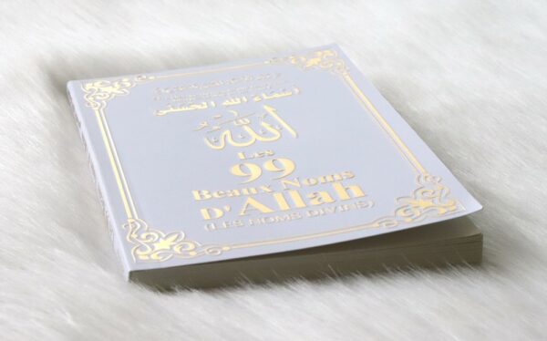 Les 99 Beaux Noms d'Allah (arabe/français/phonétique) Blanc doré avec calligraphies arabe et les explications en fin de livre.