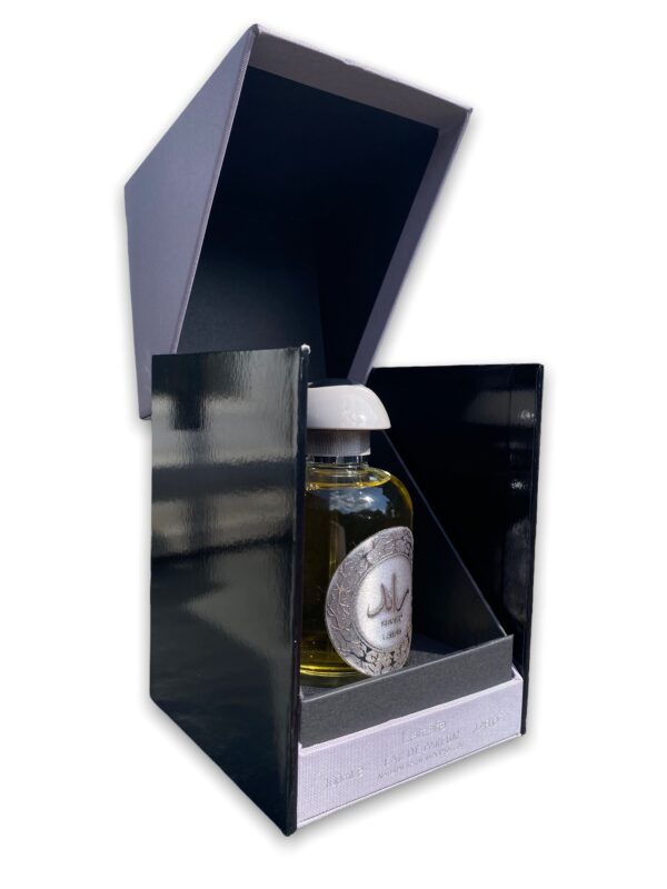 Eau de Parfum Ra'ed Silver - Lattafa Notes de Tête : Safran, Bergamote Cœur : Patchouli, Cachemire Fonds : Ambre sec, Cuir, Bois de cèdre