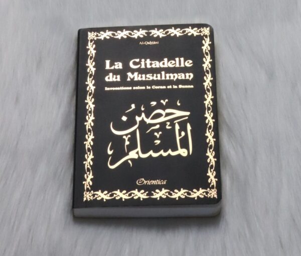 La Citadelle du Musulman Noir Doré Ce petit livre est une compilation d’invocations (al-Du’â) issues du Coran et de la Sunna Prophétique.