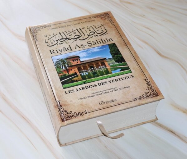 Riyâd As-Sâlihîn - Les Jardins des Vertueux Édition Luxe Edition de luxe, impression en deux couleurs et marque page en soie.