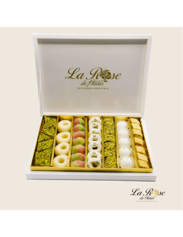 Bouquet oriental Un voyage authentique plein de saveur pour tous les gourmands de la pâtisserie orientale.7 x Baklewa5 x Mlabes12 x Mille et nuit x7 ...