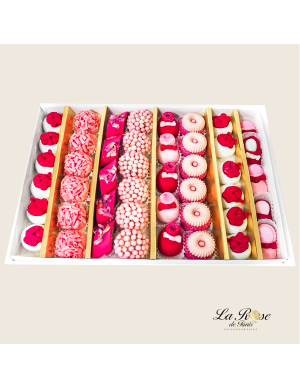 Coffret Baby Girl Un coffret de mignardises qui vient honorer et sublimer vos fêtes de naissance. Délicieuses Pâtisseries orientales dans un coffret
