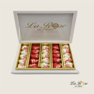 Coffret Mlabes Un coffret plein de tendresse et d’amour avec ces bouchées fondantes à l’amande. Régalez vous et faites plaisir autour de vous.