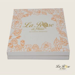 Coffret Sherazade Un savoureux coffret de pâtisseries tunisiennes pour une pause familiale ou d'amitié gourmande. 5 x Mlabes 6 x Mille et une nuit...