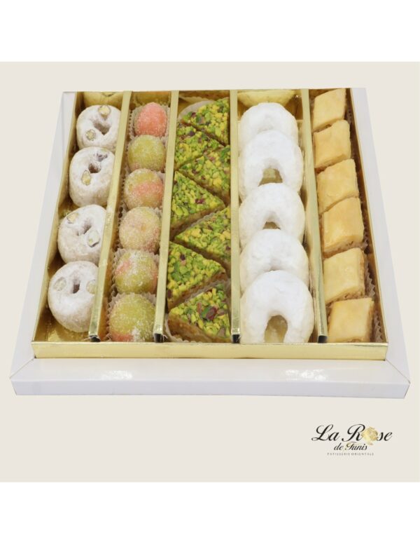 Mini Bouquet Oriental Un voyage authentique plein de saveur pour tous les gourmands de la pâtisserie orientale.6 x Baklewa5 x Corne de gazelle tunisienne